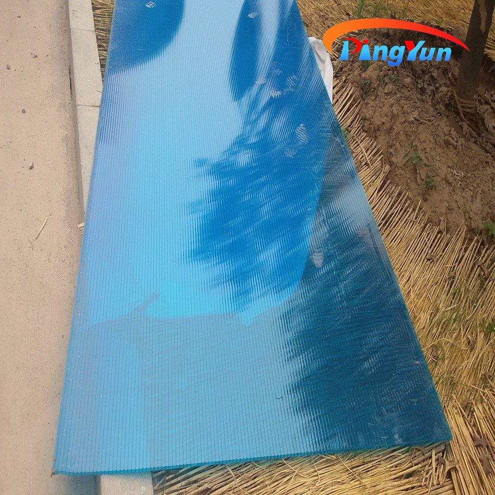China Topkwaliteit PC holle dakplaat Mooie prijs polycarbonaat dubbelwandige dakpan