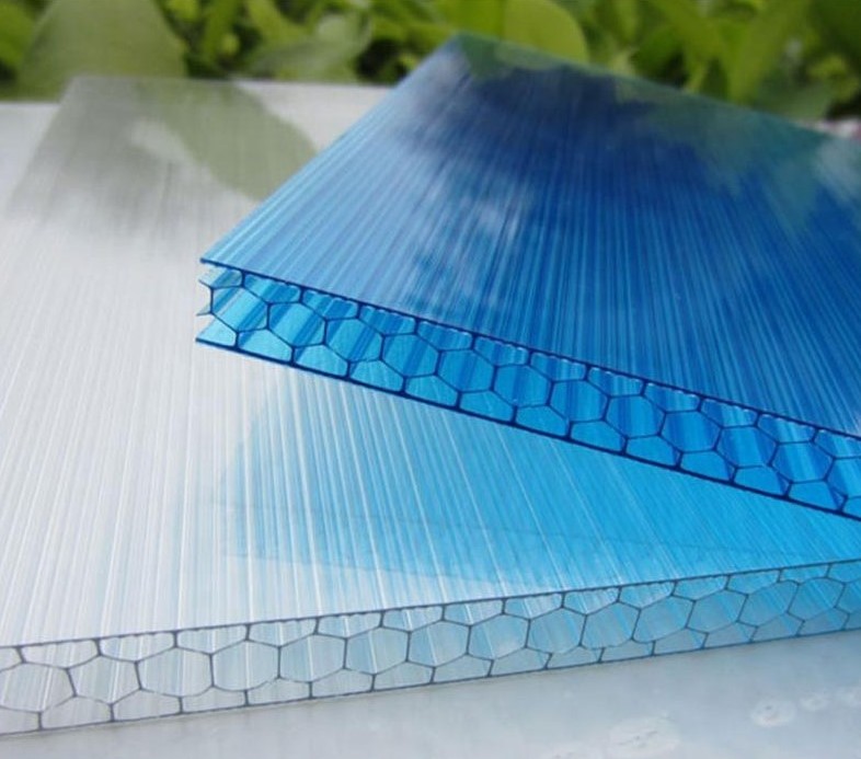 China Topkwaliteit PC holle dakplaat Mooie prijs polycarbonaat dubbelwandige dakpan